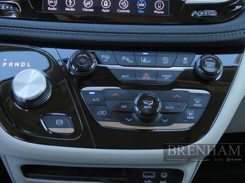 Used 2019 Chrysler Pacifica Limited w/ Tire & Wheel Group image 24