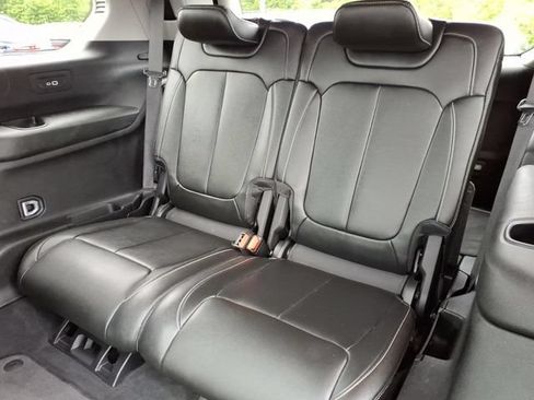 Used 2023 Jeep Grand Cherokee L Limited w/ Black Appearance Package AWD/4WD image 13