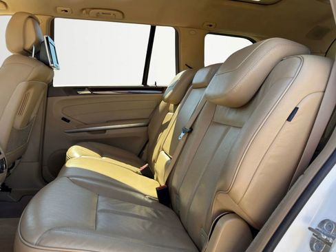 Used 2011 Mercedes-Benz GL 550 4MATIC image 24