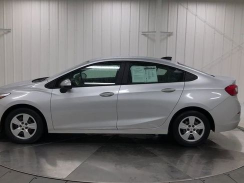 Used 2017 Chevrolet Cruze LS FWD image 5