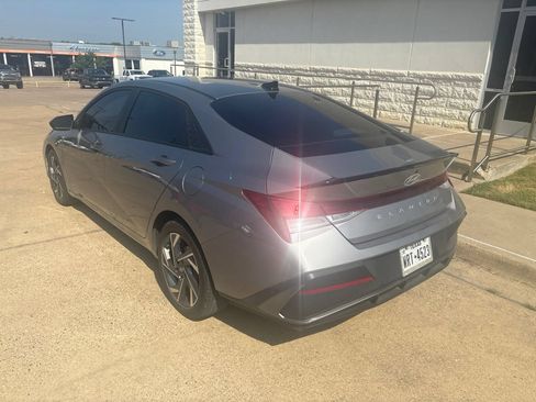 Used 2025 Hyundai Elantra Sport FWD image 2
