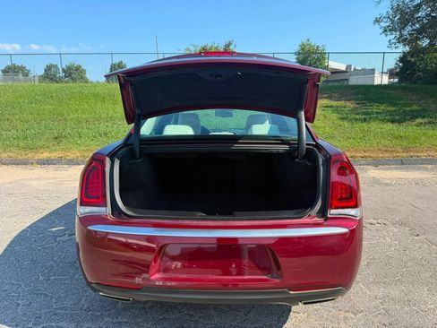 Used 2022 Chrysler 300 Touring w/ Sport Appearance Package RWD image 5
