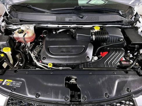 Used 2022 Chrysler Pacifica Touring-L FWD image 9