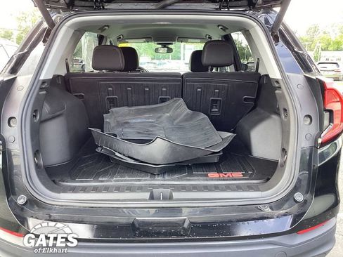Used 2023 GMC Terrain SLE w/ Driver Convenience Package FWD image 11
