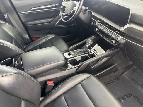 Certified 2025 Kia Telluride S FWD image 23