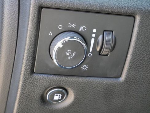 Used 2019 Jeep Grand Cherokee Laredo image 36