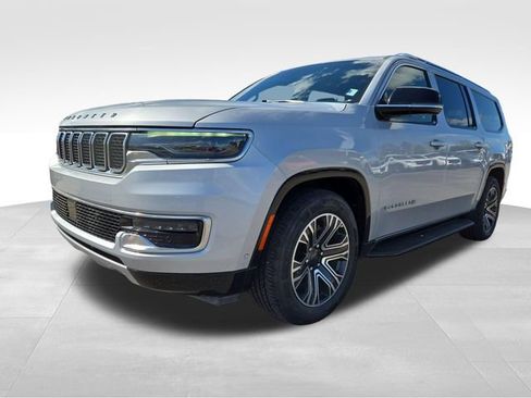 Used 2024 Jeep Wagoneer L Series II w/ Flexible Seating Group AWD/4WD image 6