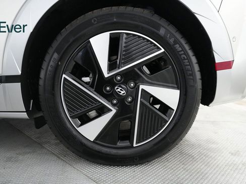 Used 2025 Hyundai Ioniq 5 Limited image 17