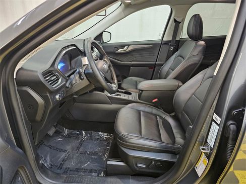 Used 2022 Ford Escape Titanium w/ Class II Trailer Tow Package image 21