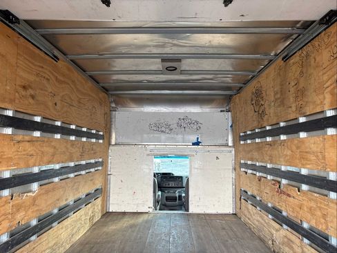 Used 2018 Ford E-350 and Econoline 350 Super Duty image 12