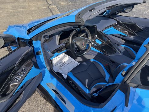Used 2023 Chevrolet Corvette Z06 w/ Z07 Performance Package RWD image 26