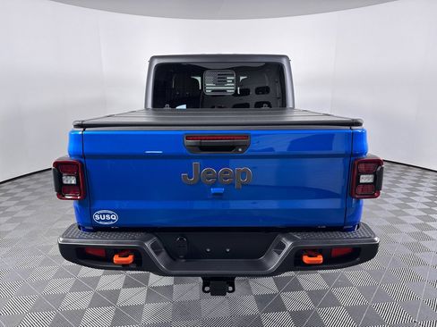 Used 2025 Jeep Gladiator Mojave w/ Convenience Group AWD/4WD image 10