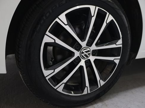 Used 2025 Volkswagen Jetta Sport FWD image 31
