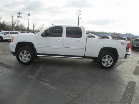 Used 2014 GMC Sierra 2500 Denali w/ Suspension Package, Off-Road image 10