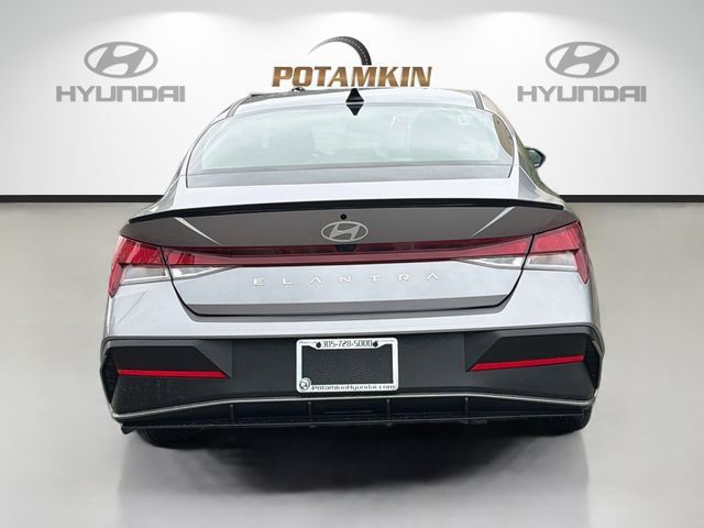 Certified 2025 Hyundai Elantra Sport FWD image 6