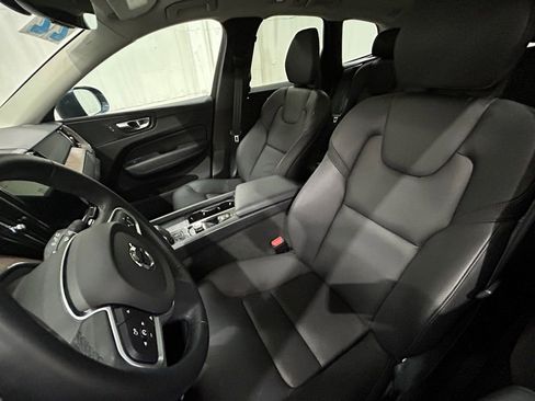 Used 2022 Volvo XC60 B5 Momentum image 25