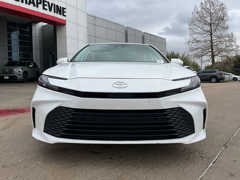 Used 2025 Toyota Camry LE image 3