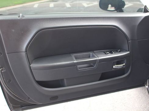 Used 2010 Dodge Challenger SE image 10