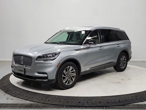 Used 2023 Lincoln Aviator 2WD w/ Elements Package image 3