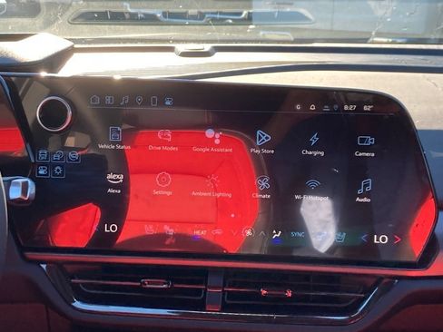 New 2025 Chevrolet Equinox EV RS w/ Convenience Package II FWD image 12