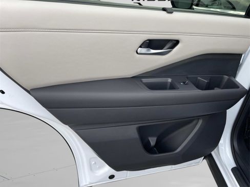 New 2025 Nissan Pathfinder SL image 24