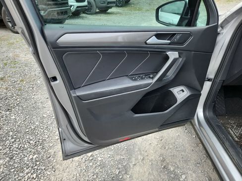 Used 2022 Volkswagen Tiguan SE image 16