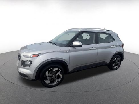 Used 2025 Hyundai Venue SEL image 8