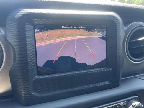 Used 2018 Jeep Wrangler Unlimited Sport S AWD/4WD image 17