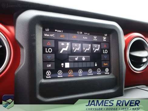 Used 2018 Jeep Wrangler Unlimited Rubicon w/ Cold Weather Group image 31