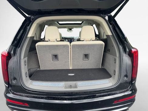 Used 2021 Cadillac XT6 Premium Luxury AWD/4WD image 25