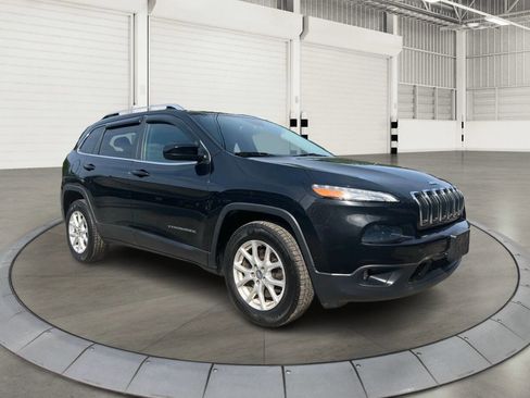 Used 2015 Jeep Cherokee Latitude w/ Comfort/Convenience Group AWD/4WD image 1