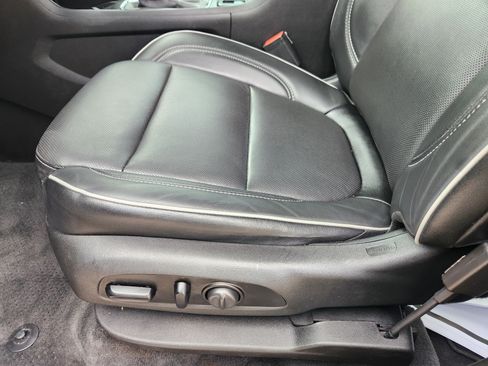 Used 2020 Chevrolet Traverse High Country image 23