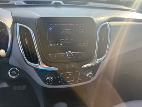 Used 2022 Chevrolet Equinox LS w/ LS Convenience Package AWD/4WD image 13