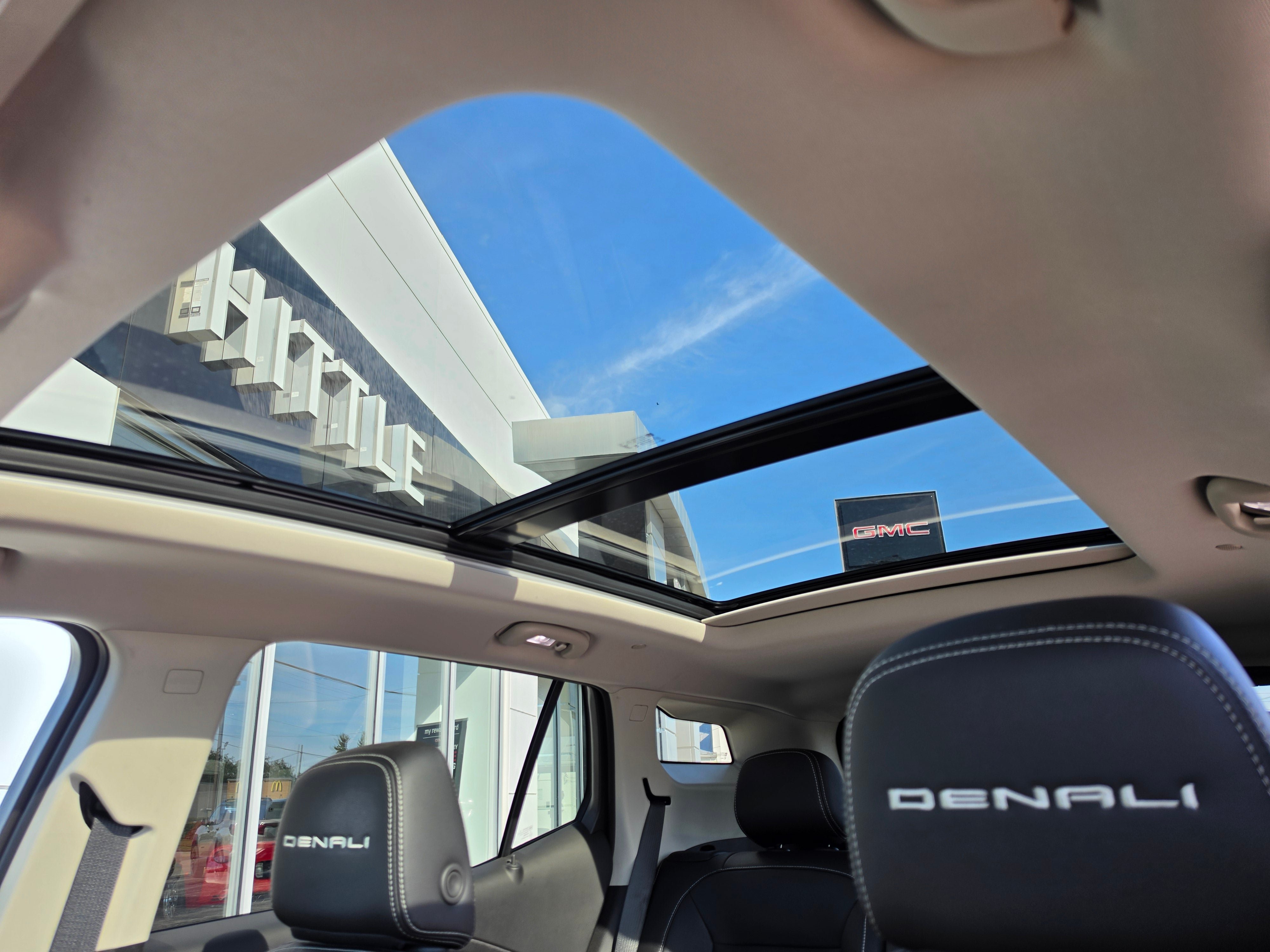 Used 2024 GMC Terrain Denali w/ Denali Premium Package AWD/4WD image 11