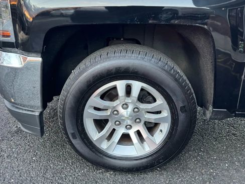 Used 2018 Chevrolet Silverado 1500 LT w/ All Star Edition image 33