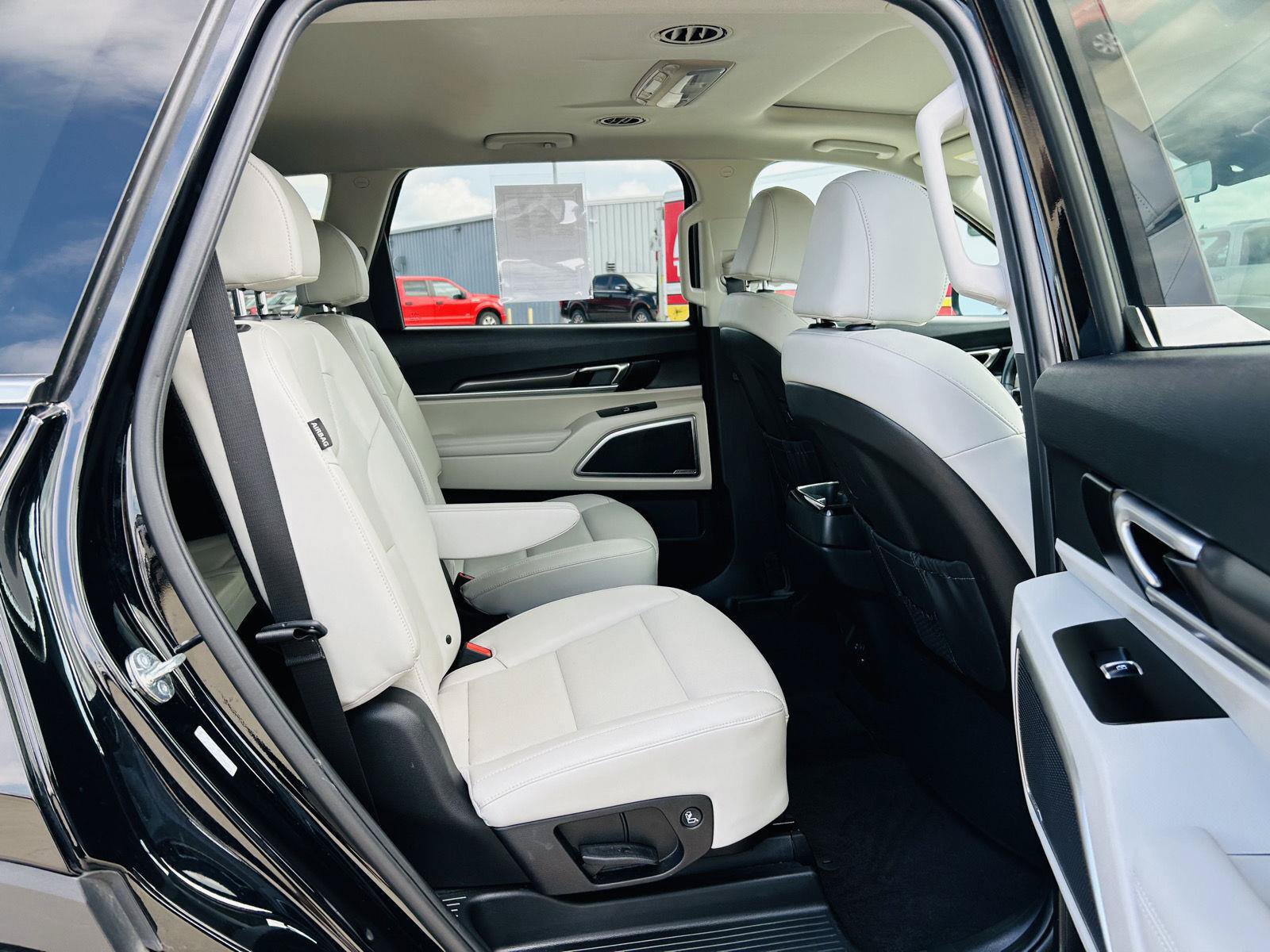 Used 2025 Kia Telluride S FWD image 32
