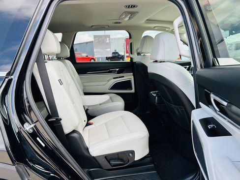 Used 2025 Kia Telluride S FWD image 32