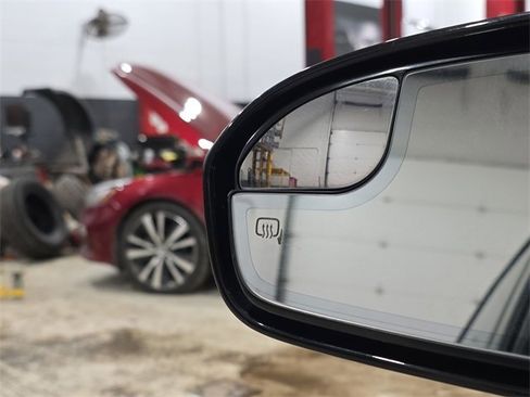 Used 2017 Ford Fusion SE w/ Fusion SE Technology Package image 31