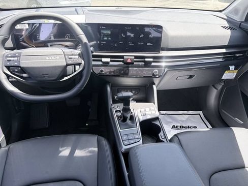 New 2026 Kia Sportage EX FWD image 7