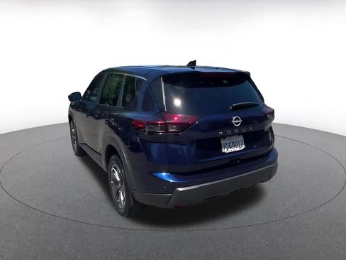 Used 2025 Nissan Rogue SV FWD image 11