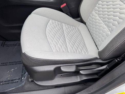 Used 2021 Chevrolet Equinox LS image 15