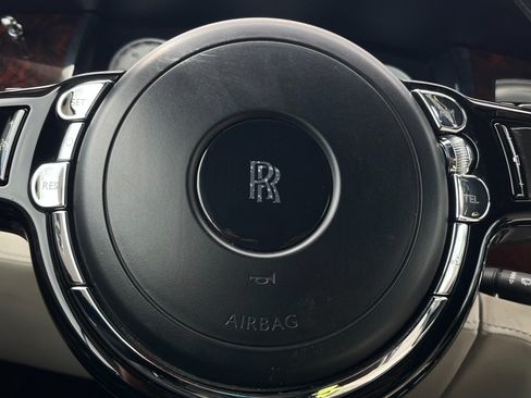 Used 2016 Rolls-Royce Wraith RWD image 38