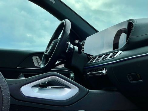 Certified 2024 Mercedes-Benz GLS 450 4MATIC image 10