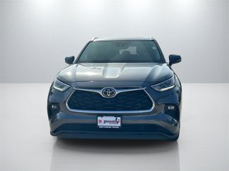 Used 2022 Toyota Highlander Limited video 2