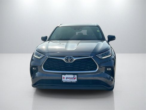 Used 2022 Toyota Highlander Limited image 2