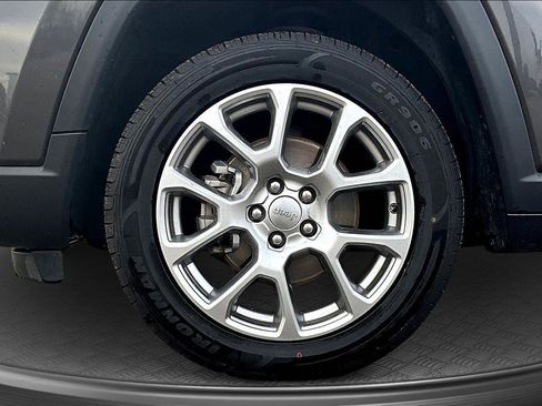 Used 2022 Jeep Compass Latitude image 9