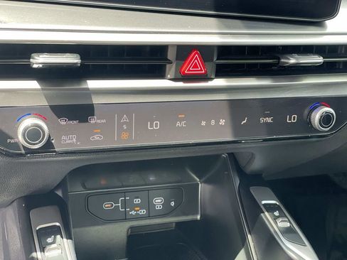 Used 2025 Kia Sorento S FWD image 16
