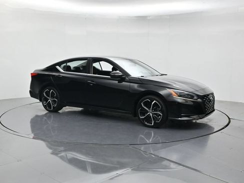 Used 2024 Nissan Altima 2.5 SR FWD image 3