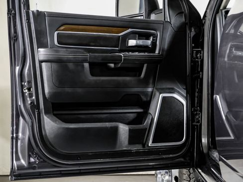 Used 2024 RAM 3500 Laramie AWD/4WD image 33