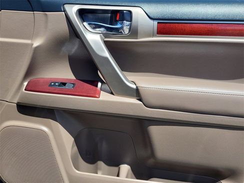Used 2019 Lexus GX 460 Premium image 16